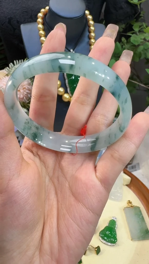 【闪购商品】翡翠手镯未镶嵌手镯