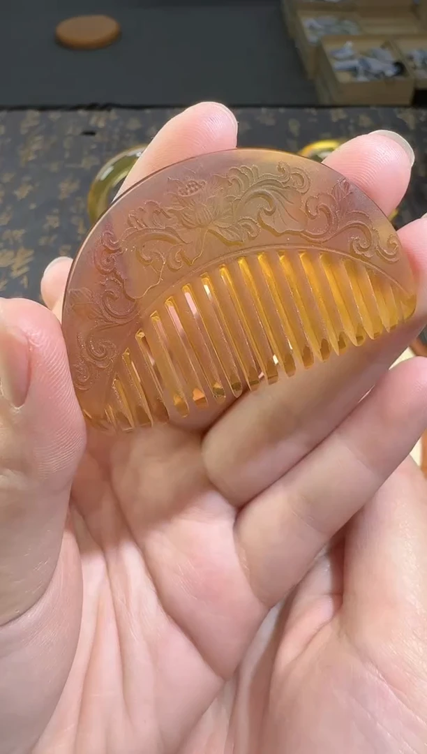 【闪购商品】琥珀裸石未镶嵌梳子