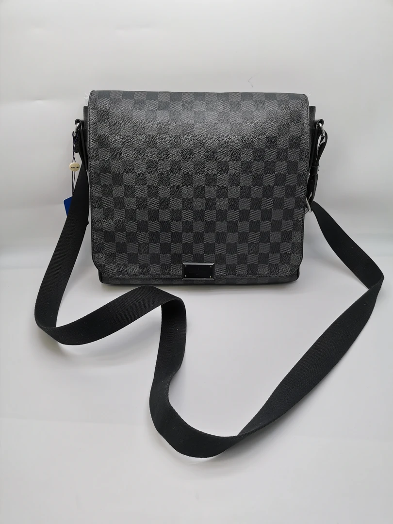 99新 LouisVuitton/路易威登 95新16693 黑棋盘格翻盖斜挎包 单肩