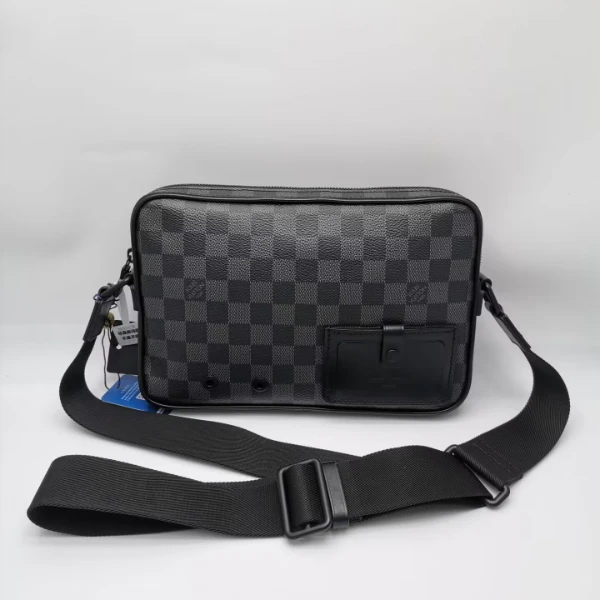 99新 LouisVuitton/路易威登 98新17528  黑色棋盘格相机包阿尔法