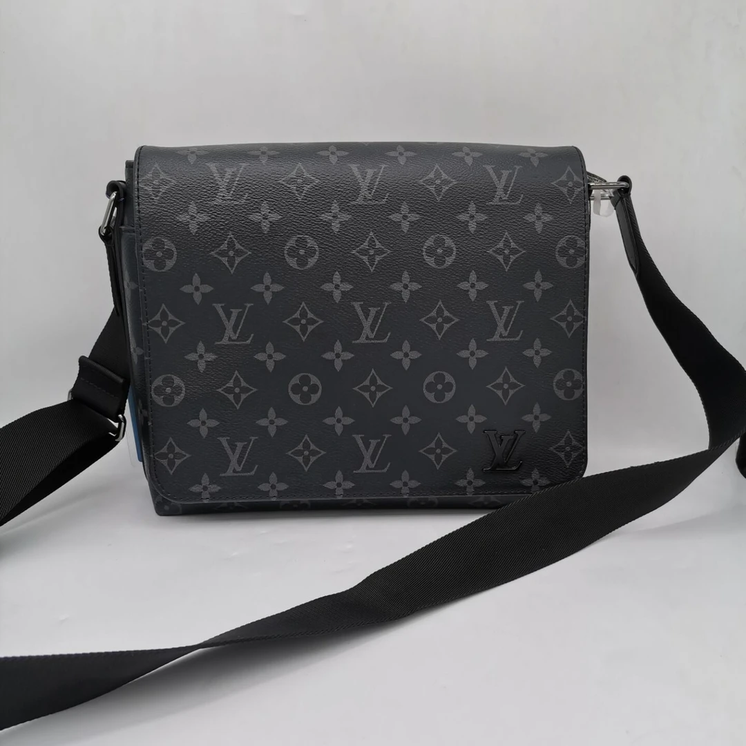 99新 LouisVuitton/路易威登 98新16585 黑老花翻盖斜挎包（小号）