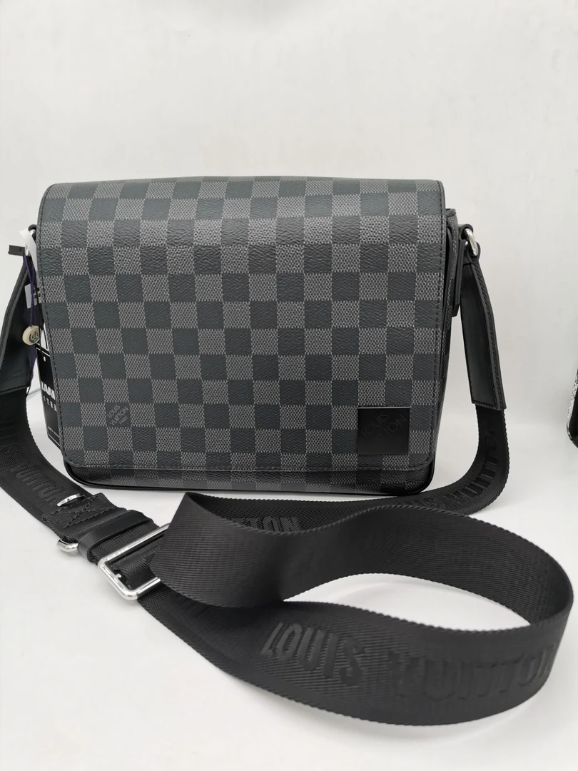 99新 LouisVuitton/路易威登  98新16456  LV 黑棋盘格翻盖邮差包