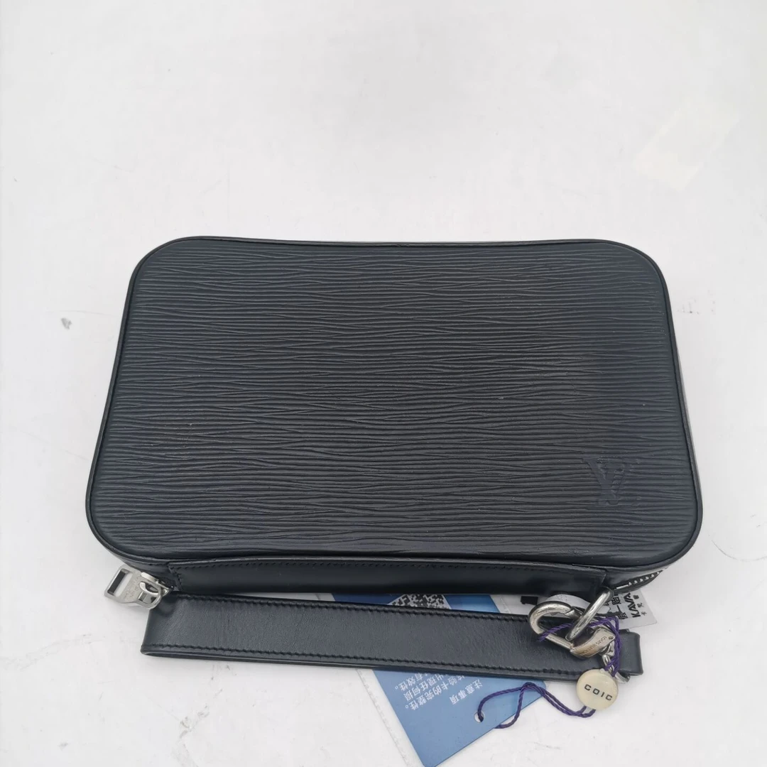 99新 LouisVuitton/路易威登  97新16820 LV黑色水波纹拉链手拿包