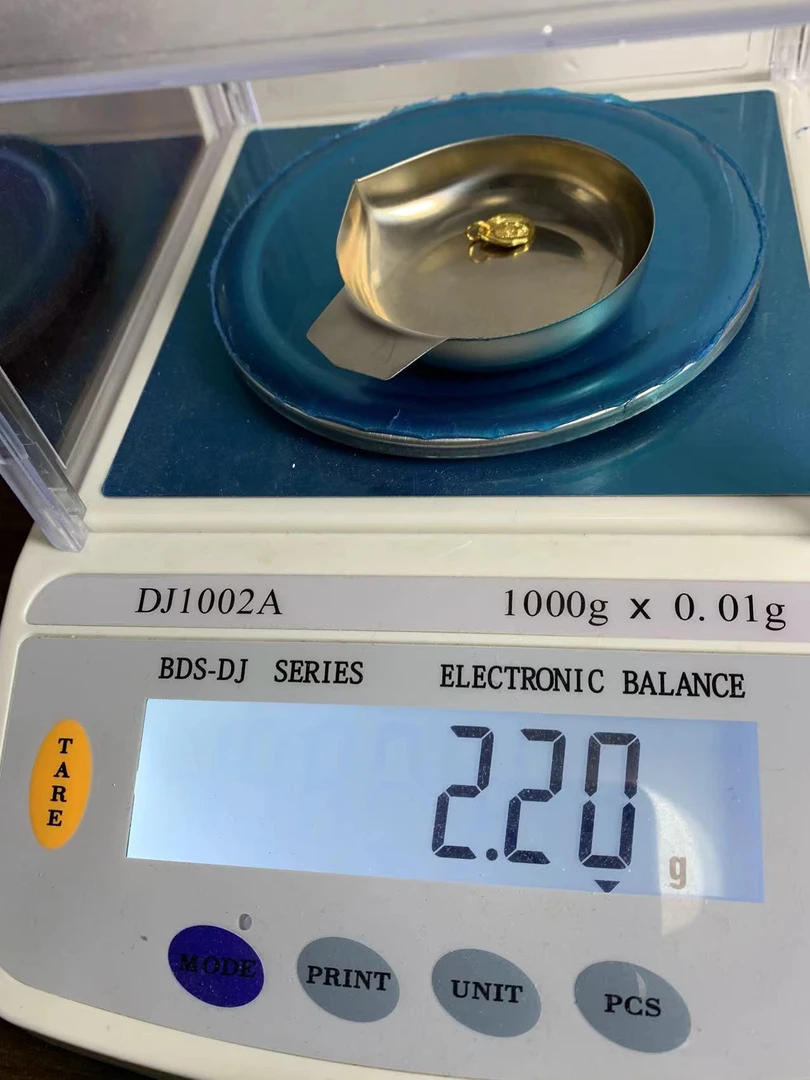 足金文玩配饰重量裸2.2克，里外通透足金999