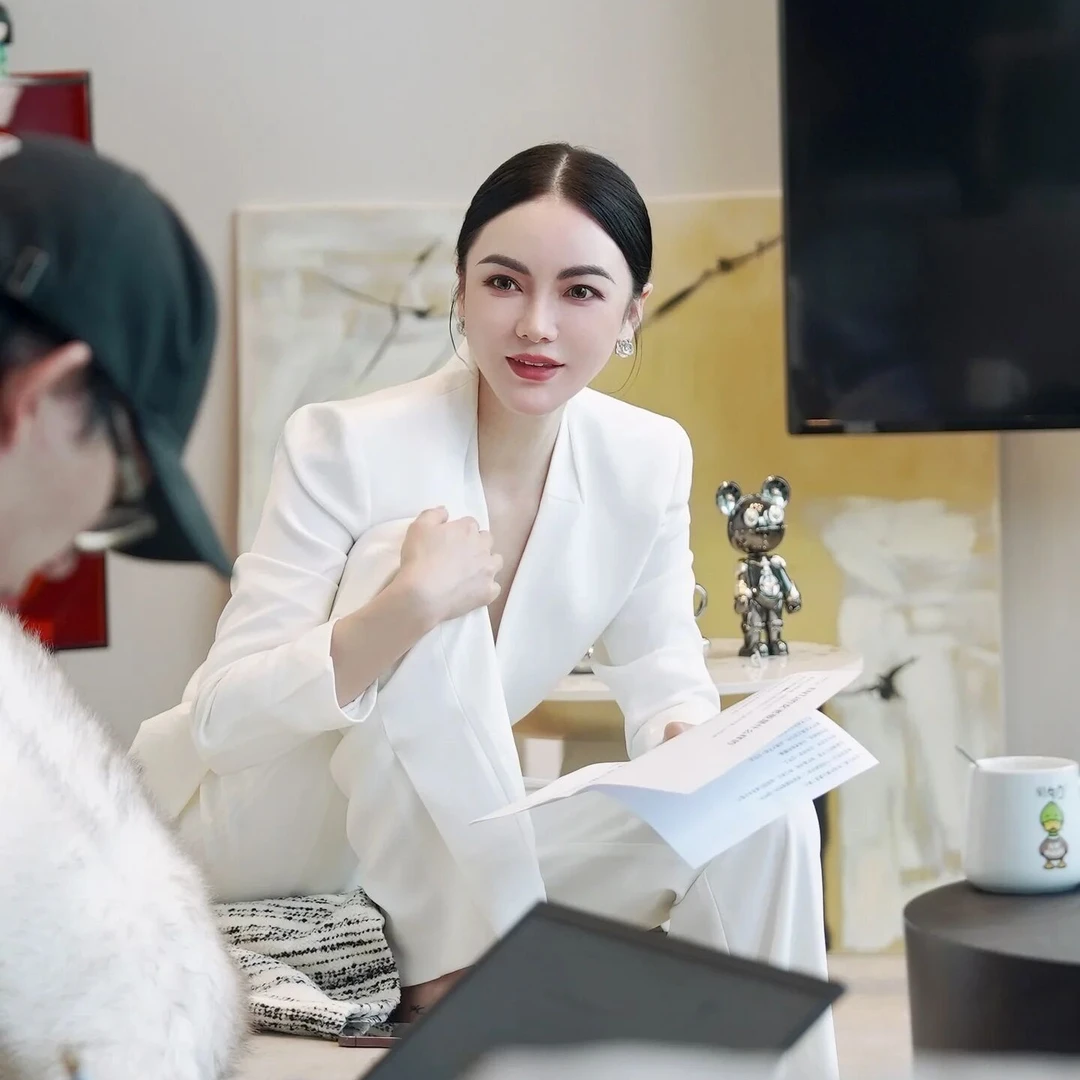 轻奢御姐名媛职业西装套装女白色法式气场强大洋气设计西服两件套