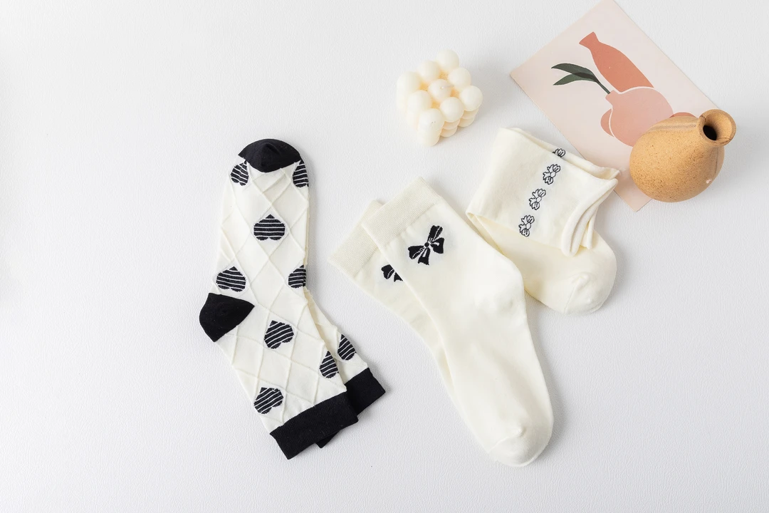 白色花边袜子女中筒袜ins潮秋冬日系可爱洛丽塔jk网红黑色长筒袜