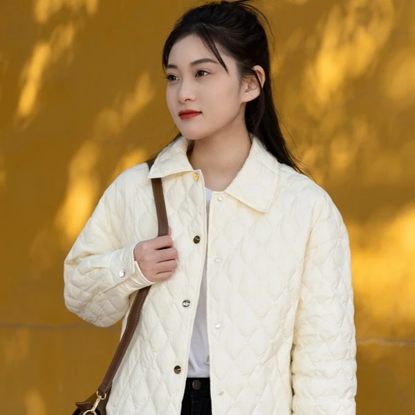 波司登2022新款洋气轻薄菱格纹680+小个子时尚女装休闲羽绒服外套