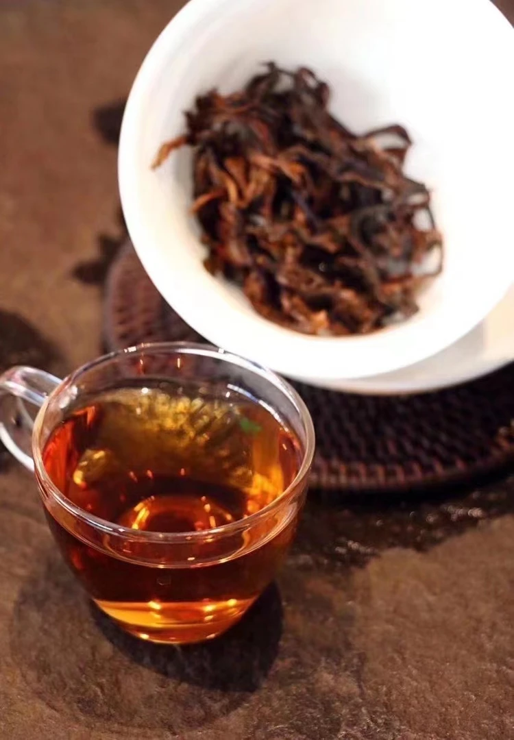 圆世号弯弓荒山古树晒红2024年头春春茶