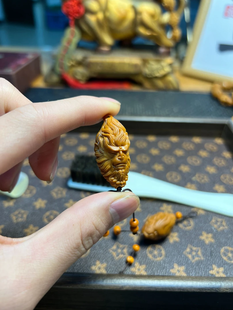 橄榄核雕 大圣黑悟空单粒