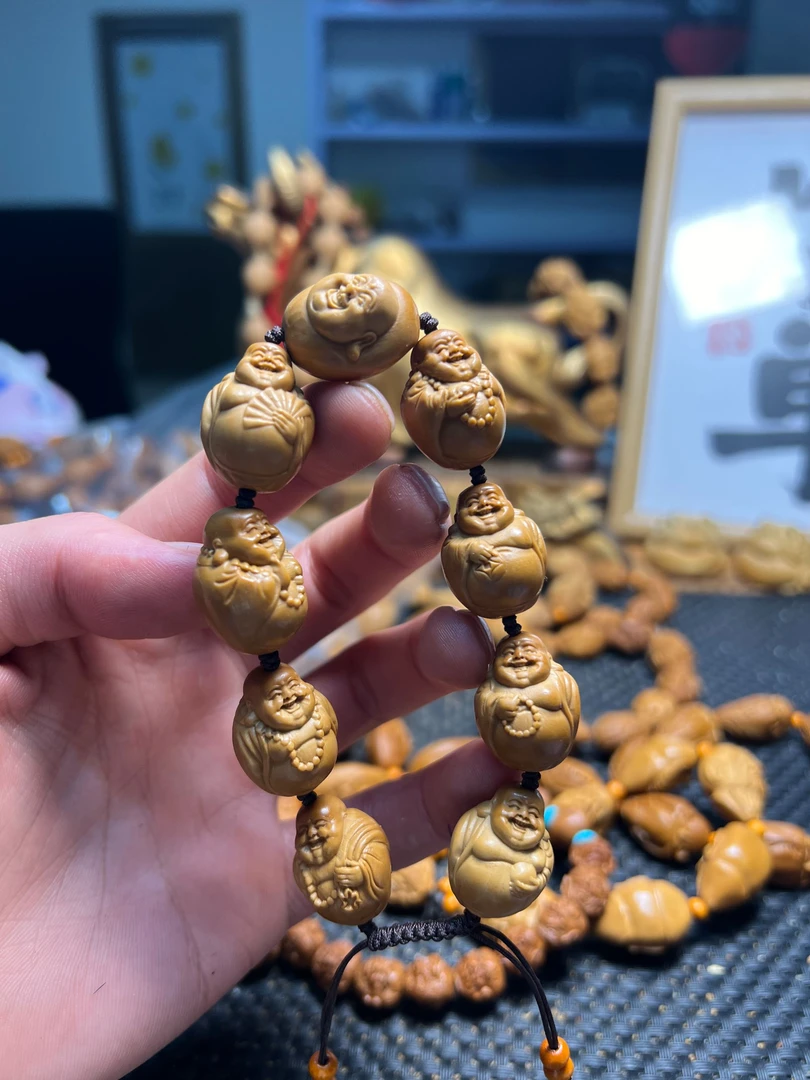 橄榄核雕 光背弥勒