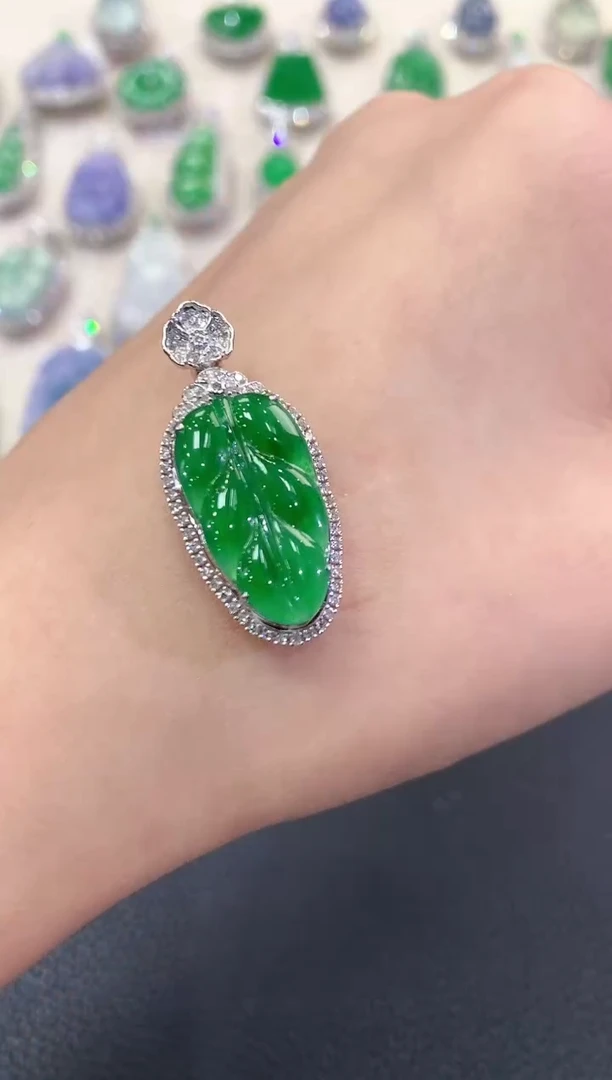 【闪购商品】翡翠吊坠(不含链)18K金镶嵌q24