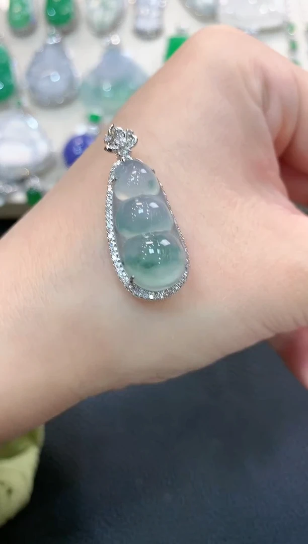 【闪购商品】翡翠吊坠(不含链)18K金镶嵌w41