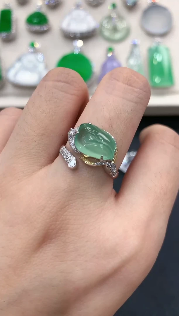 【闪购商品】翡翠戒指18K金镶嵌r45