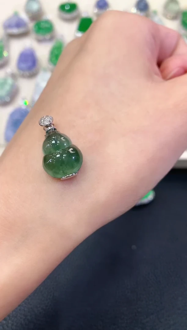 【闪购商品】翡翠吊坠(不含链)18K金镶嵌q11