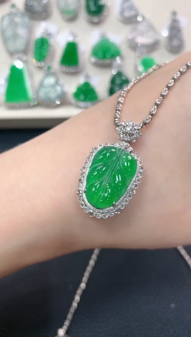 【闪购商品】翡翠吊坠(不含链)18K金镶嵌a23