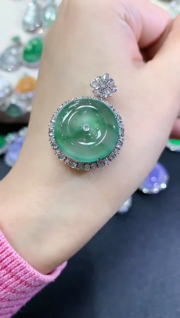 【闪购商品】翡翠吊坠(不含链)18K金镶嵌c71