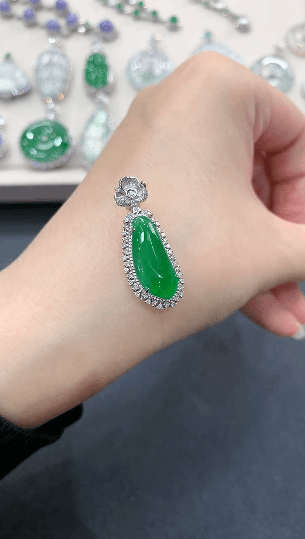 【闪购商品】翡翠吊坠(不含链)18K金镶嵌w59
