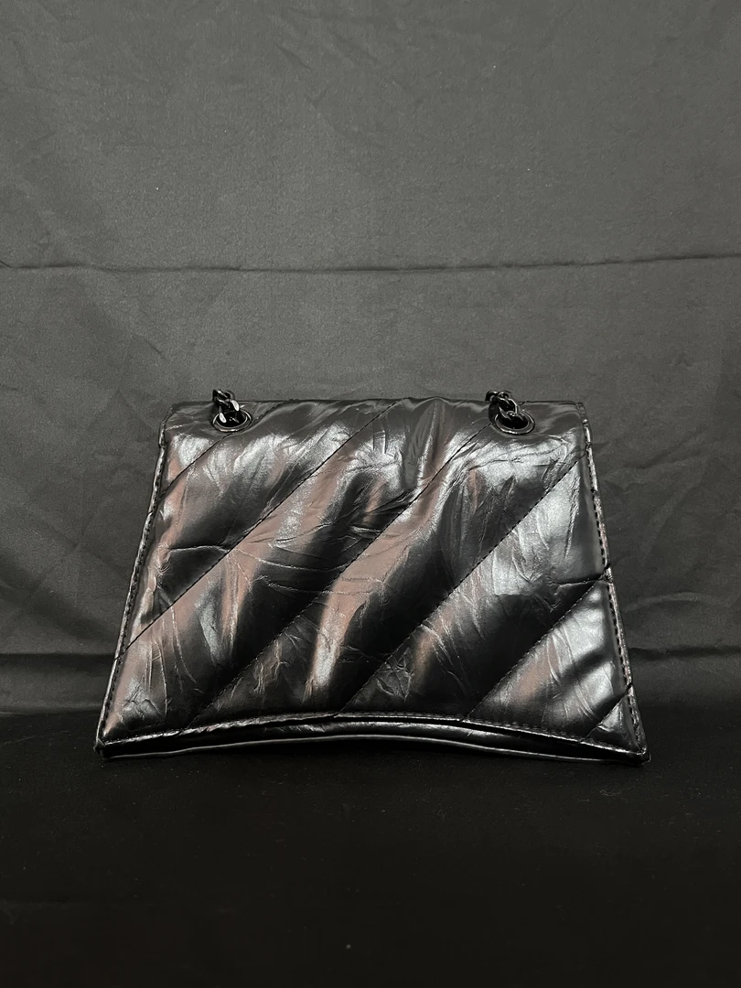 LQ-WITH-QUEEN真皮女包梯形黑链条