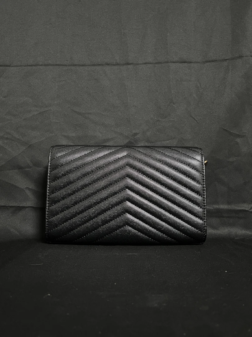 LQ-WITH-QUEEN真皮女包信封包黑色-鱼