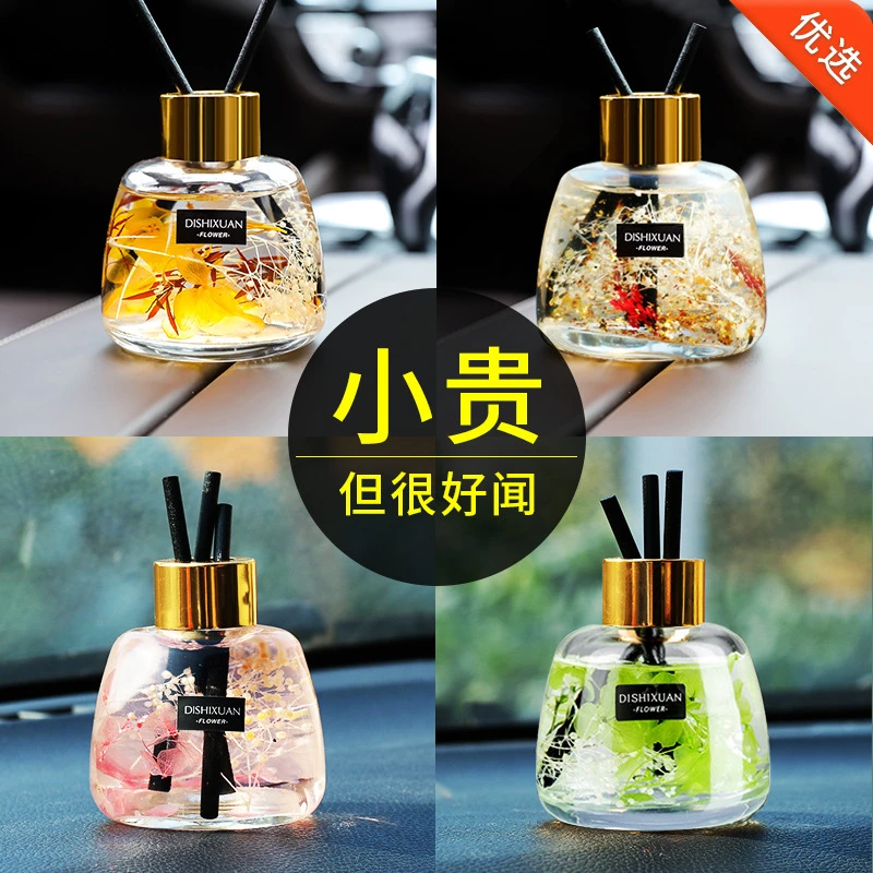 轻奢车载香水汽车香薰摆件车内空气清新剂持久熏香车用香氛男女款