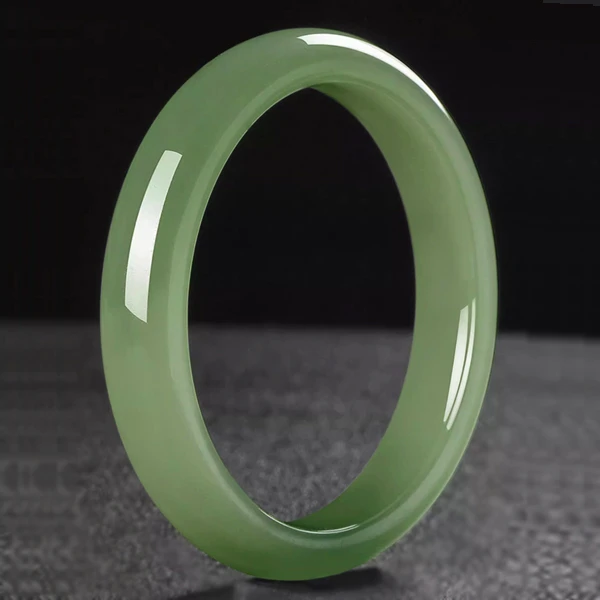 高冰葡萄肉和田玉手镯（橱窗）和田玉