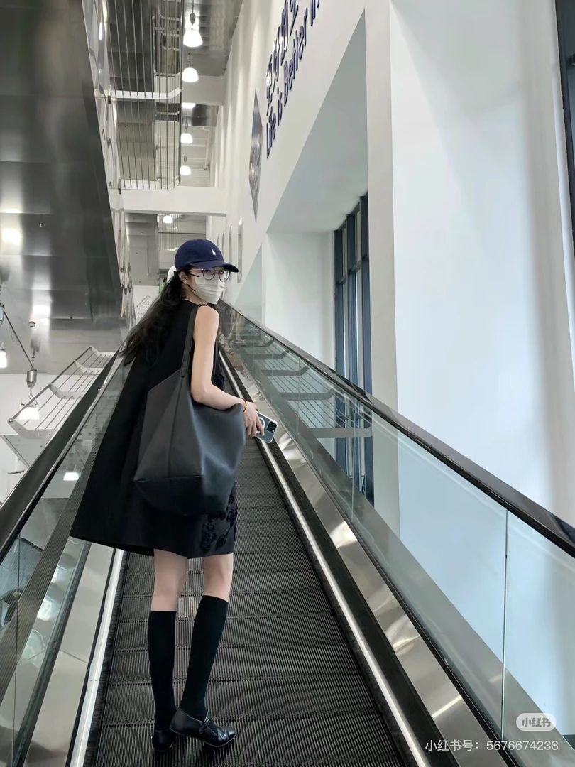 大众吊带连衣裙搭配休闲百搭