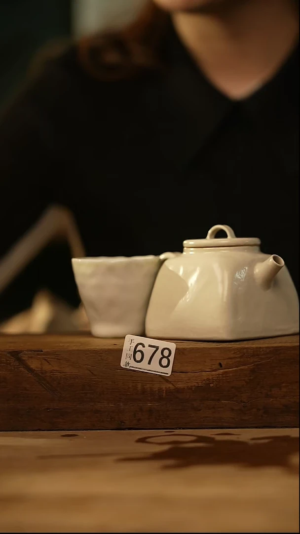 【闪购商品】瓷片福利！白色四方秤砣壶 +杯