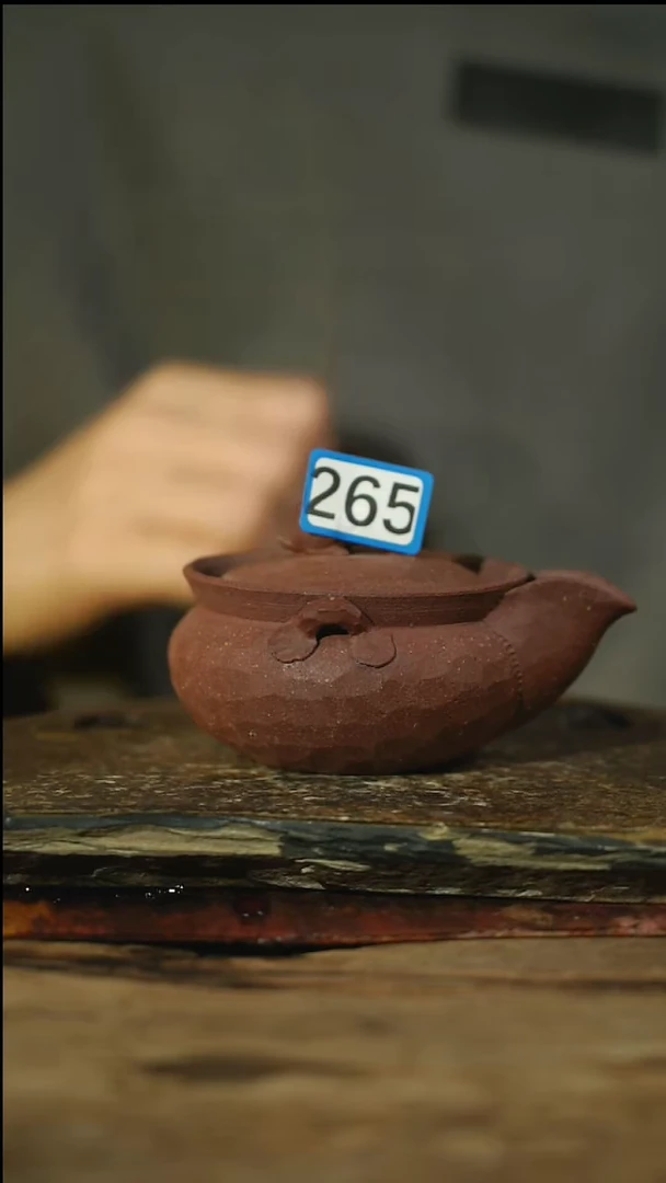 【闪购商品】瓷片重工！紫砂兔子宝瓶