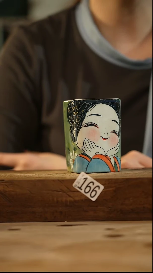 【闪购商品】瓷片可爱胖妞系列· 手绘手握杯