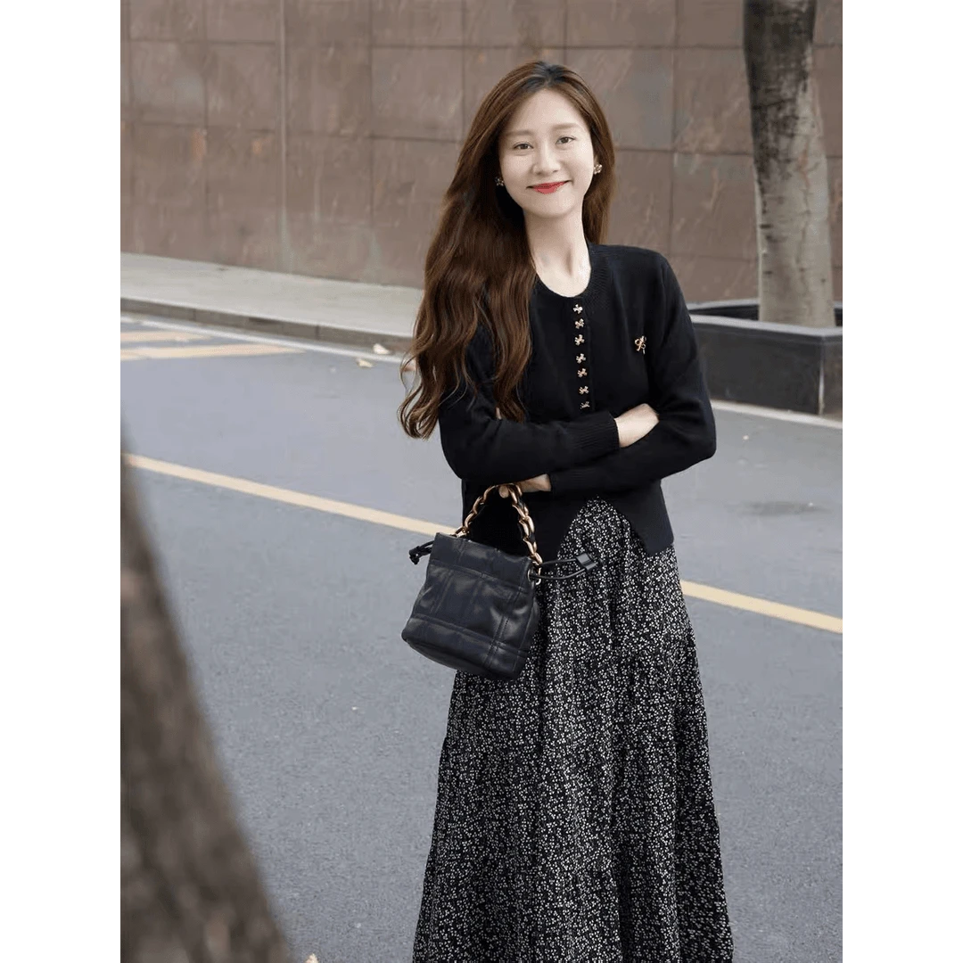 早秋搭配一整套时尚法式温柔风针织开衫上衣女碎花复古显瘦半身裙