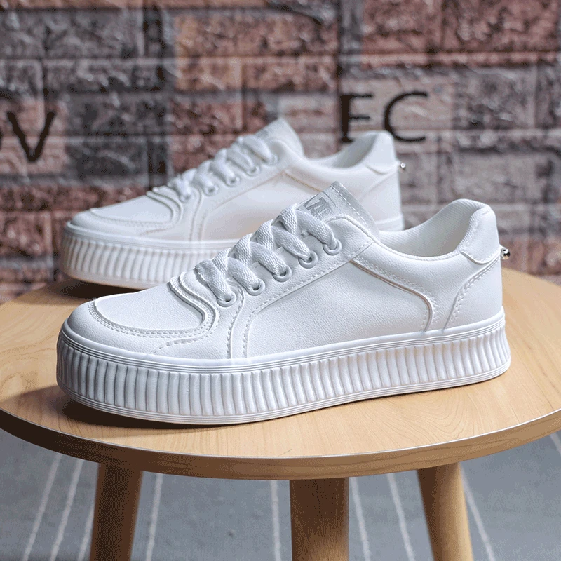 人本板鞋女生低帮系带皮面百搭球鞋秋季新款韩版潮流学生小白鞋子