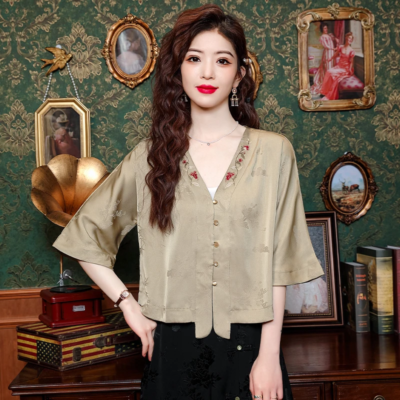 2025春夏新款衬衫国风刺绣印花V领五分袖短款今年流行爆款上衣女