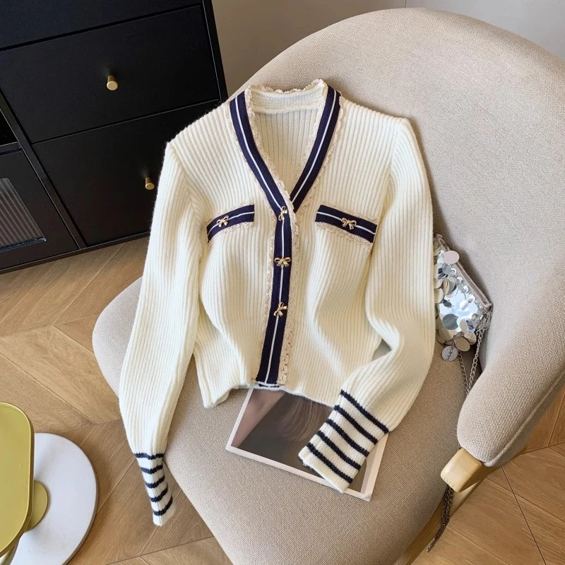 法式蕾丝边撞色V领针织开衫女秋冬新款拼接气质显瘦短款毛衣上衣