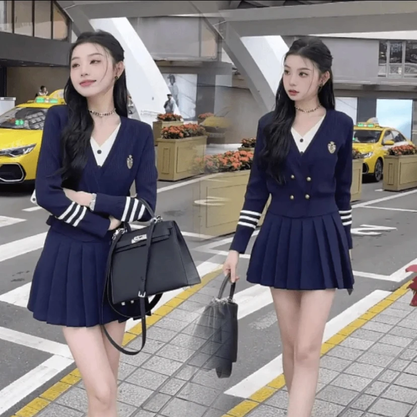 2024秋季新款学院风双排扣假两件针织V领上衣女时尚显瘦百褶裙