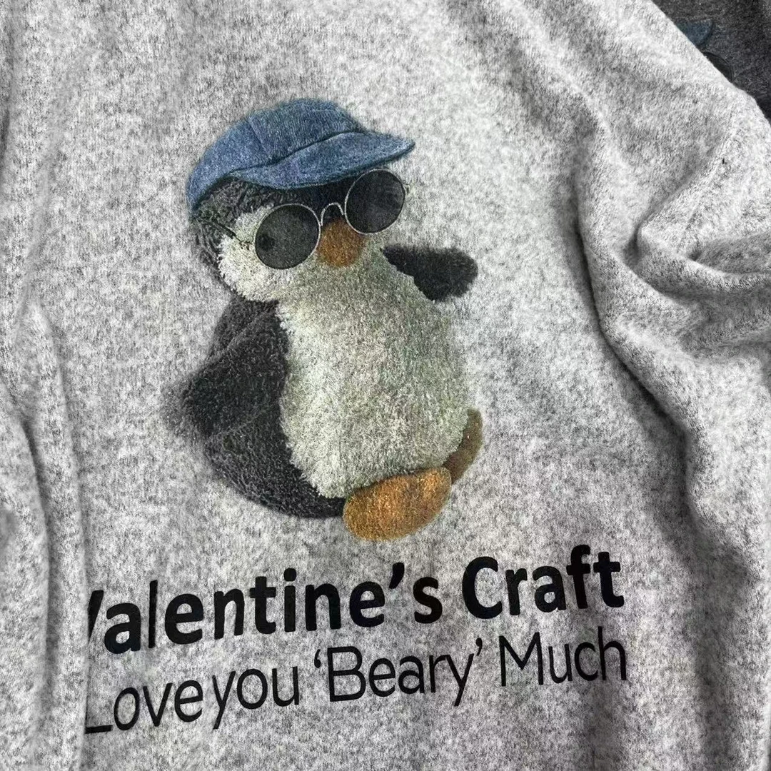 墨镜企鹅字母印花纯色打底衫