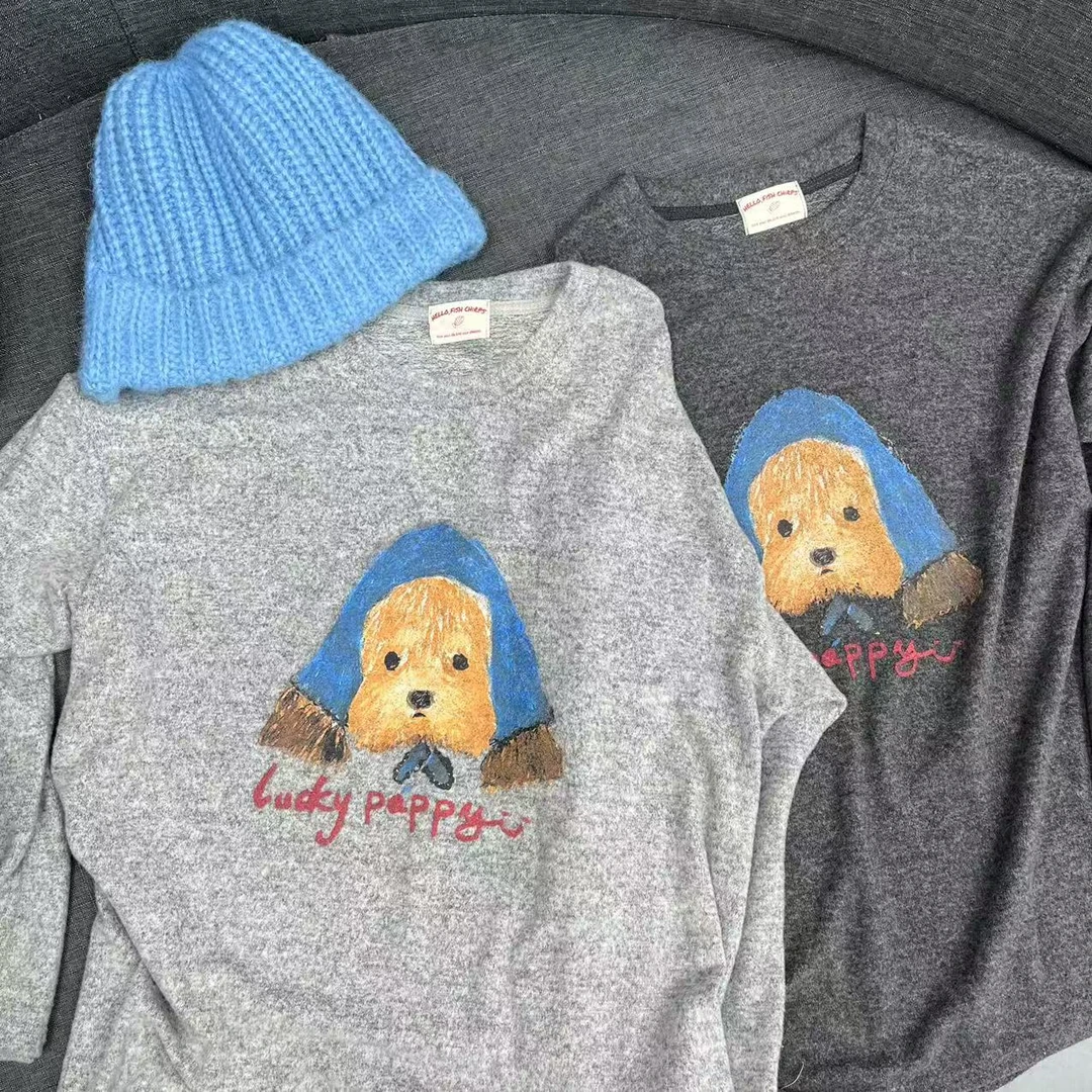 油画蓝头巾小狗打底衫