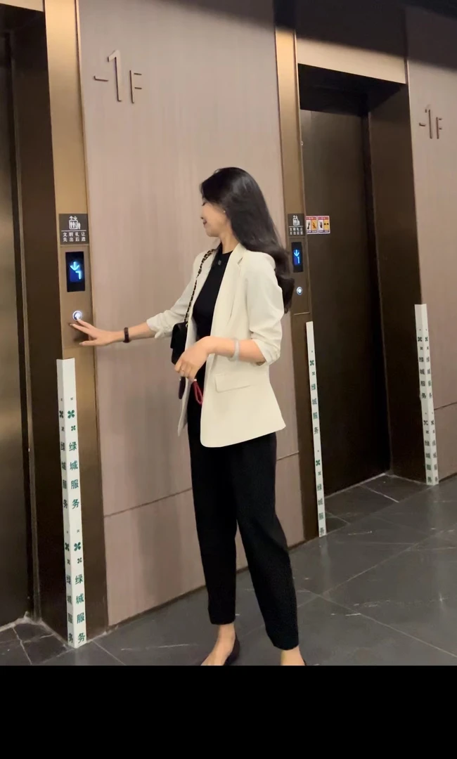 阿黎精选-------七分袖小西装