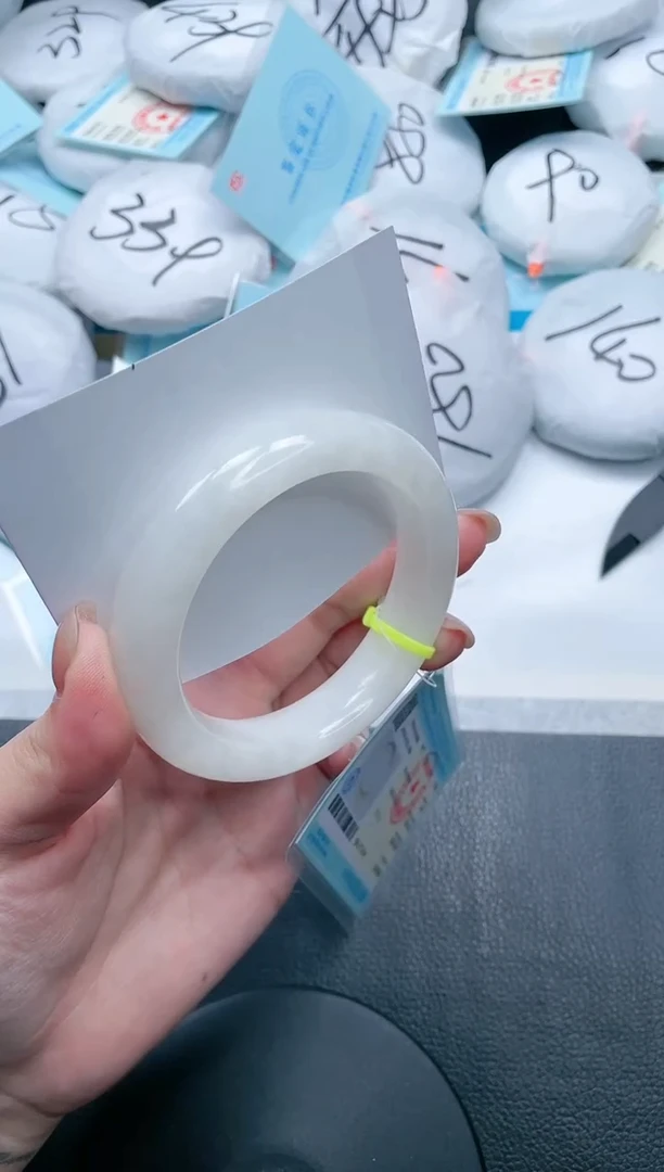 【闪购商品】和田玉手镯未镶嵌12V207-58