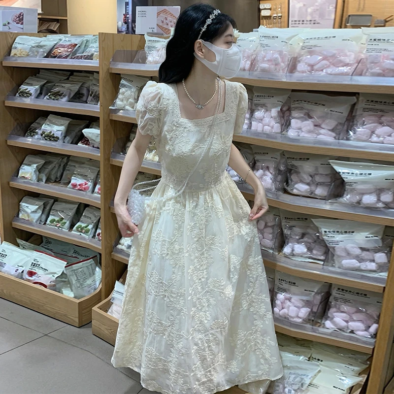 新中式刺绣杏色连衣裙女夏小个子法式方领泡泡袖收腰甜美仙女长裙