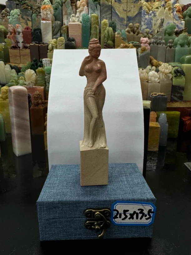 新矿石美女出浴雕扭石