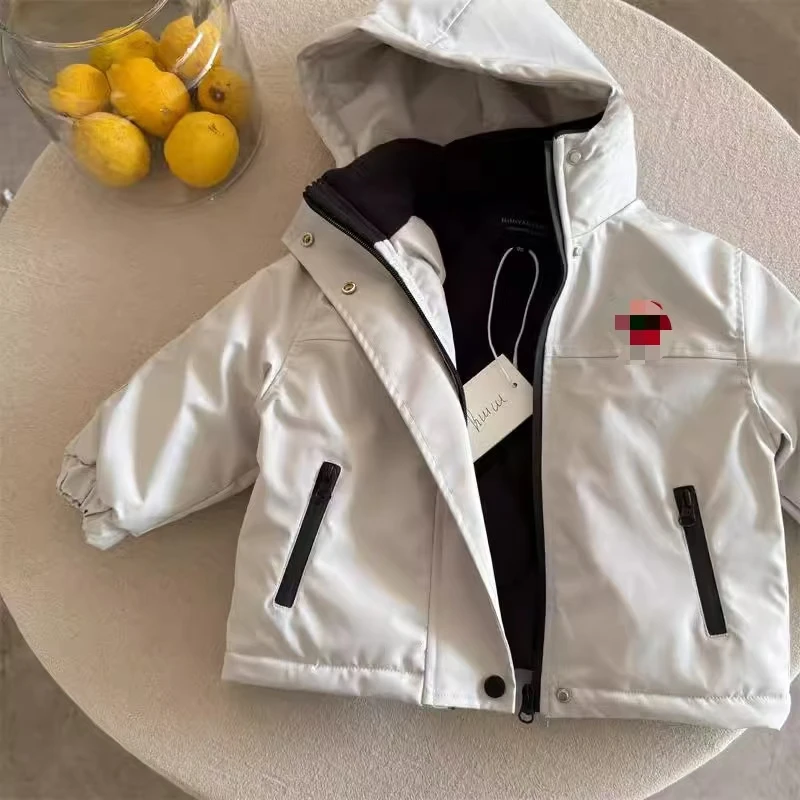 儿童外套25冬男女童爱心潮牌连帽冲锋衣宝宝加绒加厚风衣棉服