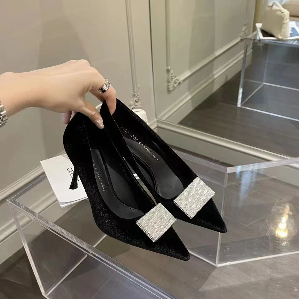 法式复古风水钻方扣金丝绒尖头浅口细跟高跟鞋560-35 A13