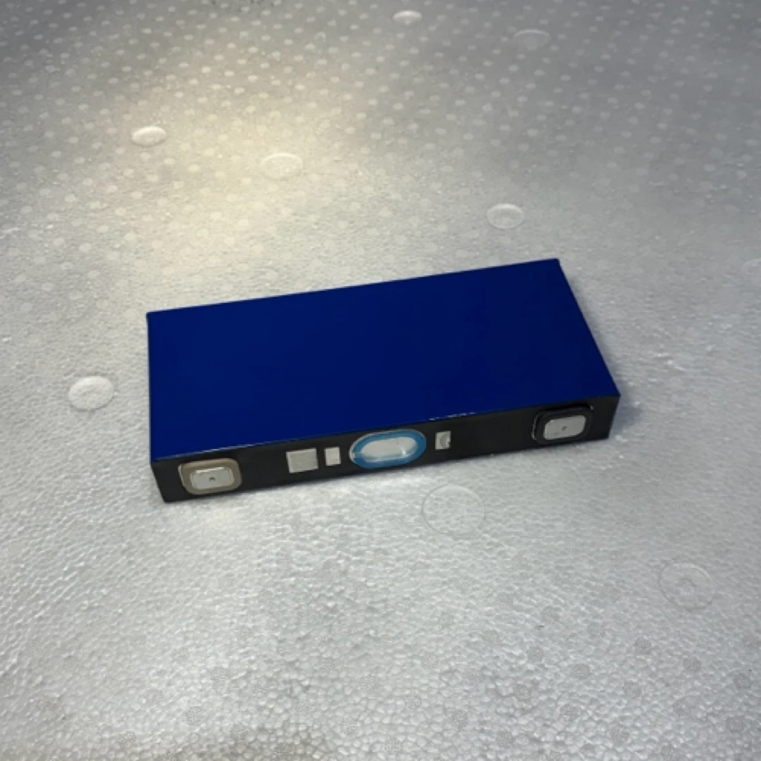 全新三元锂117安3.7伏，宁得大单体B品磨码