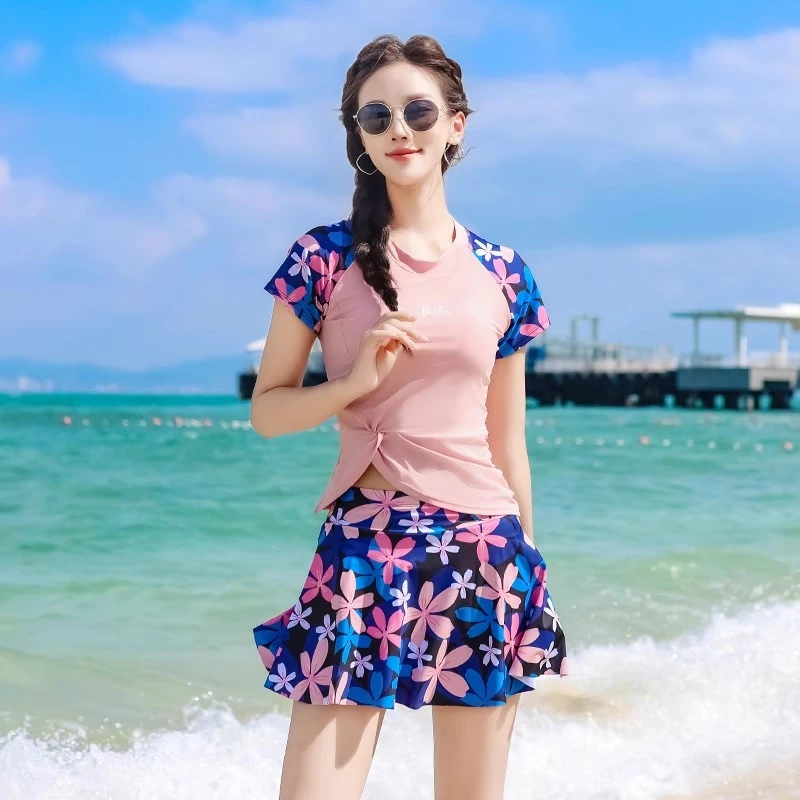 芭比泳衣女保守2025新款高级感修身显瘦运动泡温泉海边度假两件套