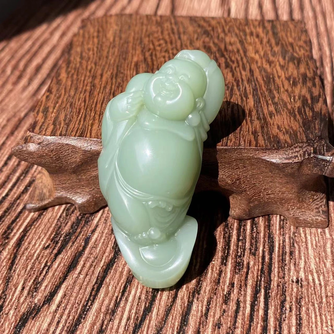 【暖玉生缘】天然和田玉俄罗斯碧玉粉青手工雕刻元宝佛公挂件吊坠