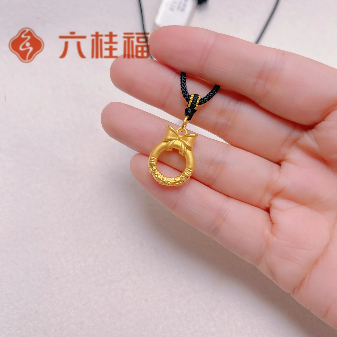 LUK KWAI FOOK/六桂福足金在逃公主蝴蝶结郁金香牌无事牌吊坠