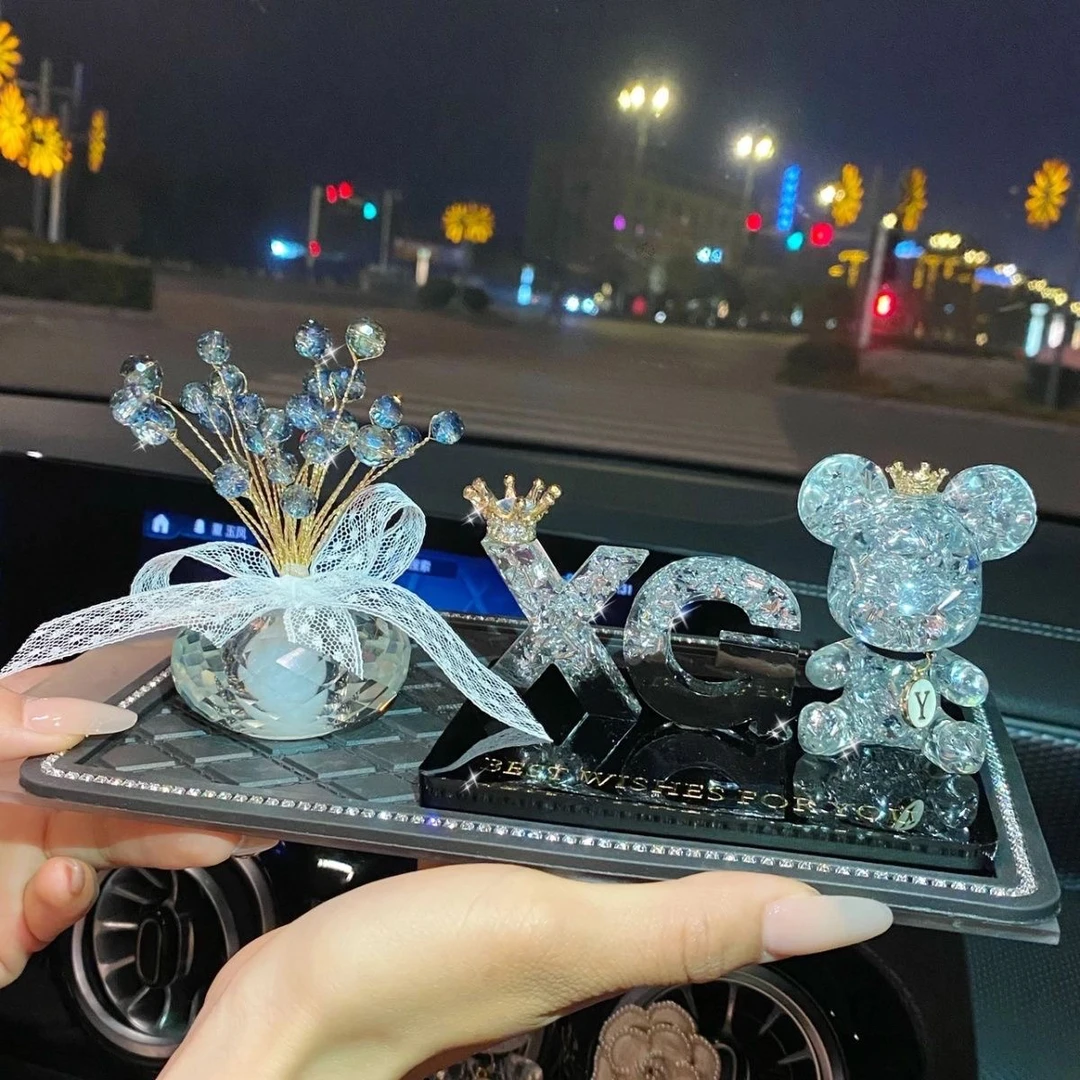 创意小熊汽车摆件定制姓名首字母车载内饰用品汽车中控台装饰摆台