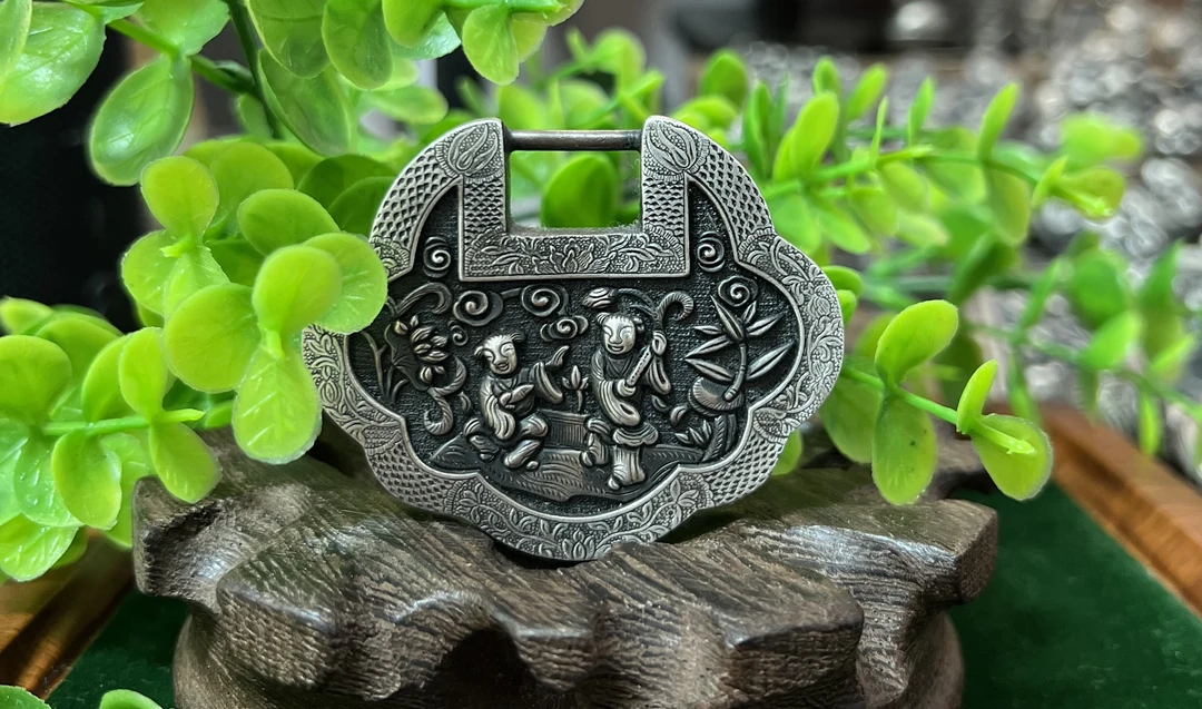 吊坠足银 复古足银990 手工錾刻  延龄锁