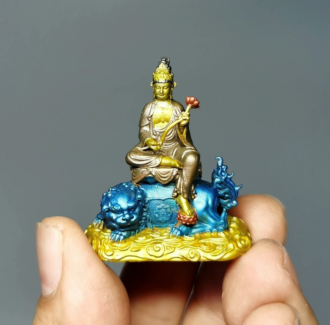 文殊菩萨·纯铜实心，手工彩绘，佛像摆件。尺寸约3.5×2.2×4cm。