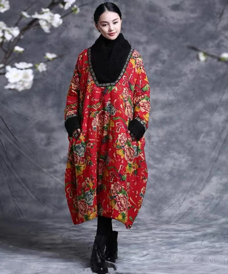 白雪民族风V领花棉服